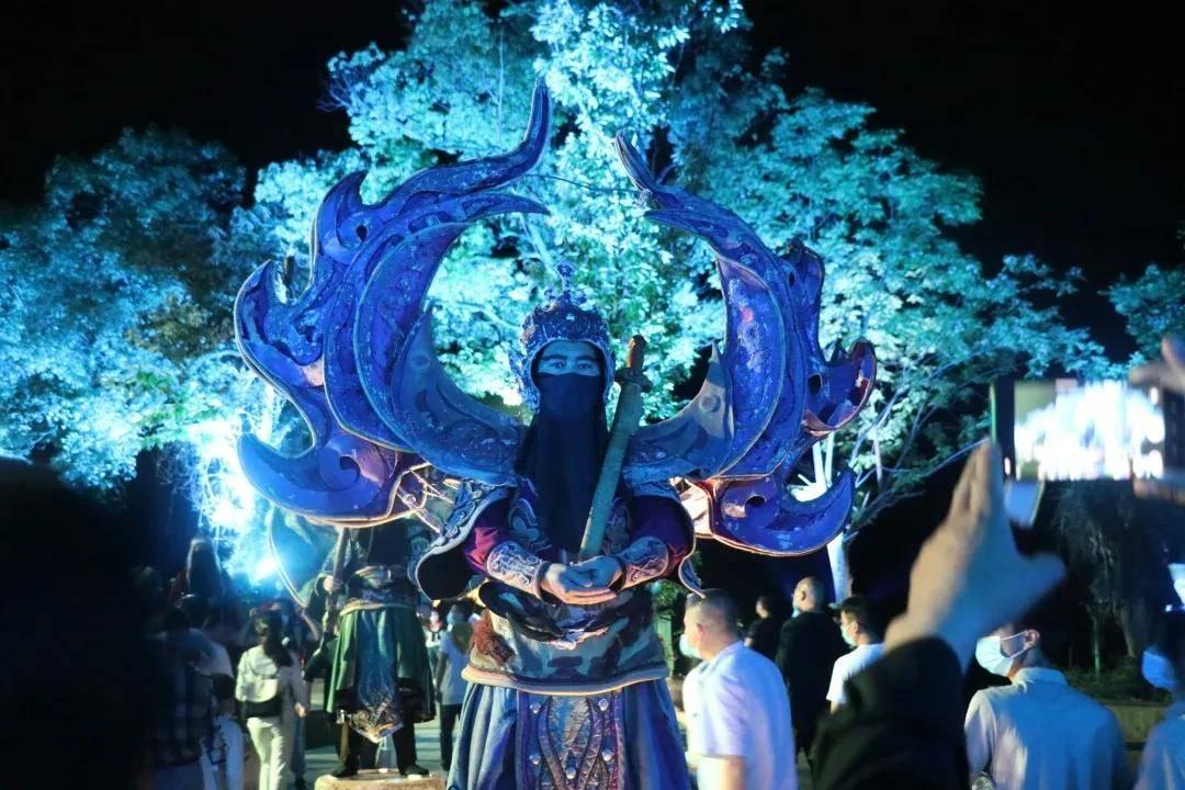 逃离老旧温泉社
