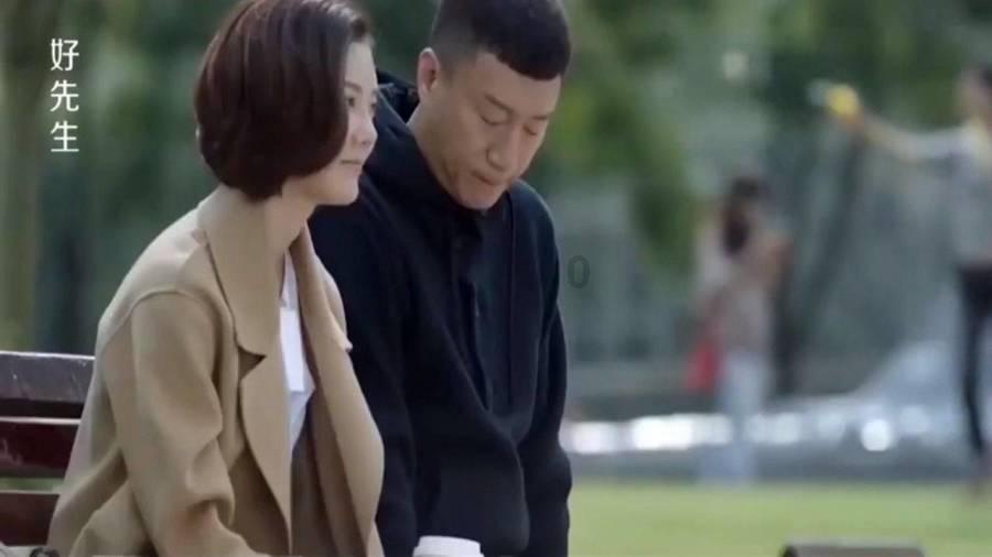 47岁“国民媳妇”低调嫁给初恋同学,恩爱至今,一家三口很幸福